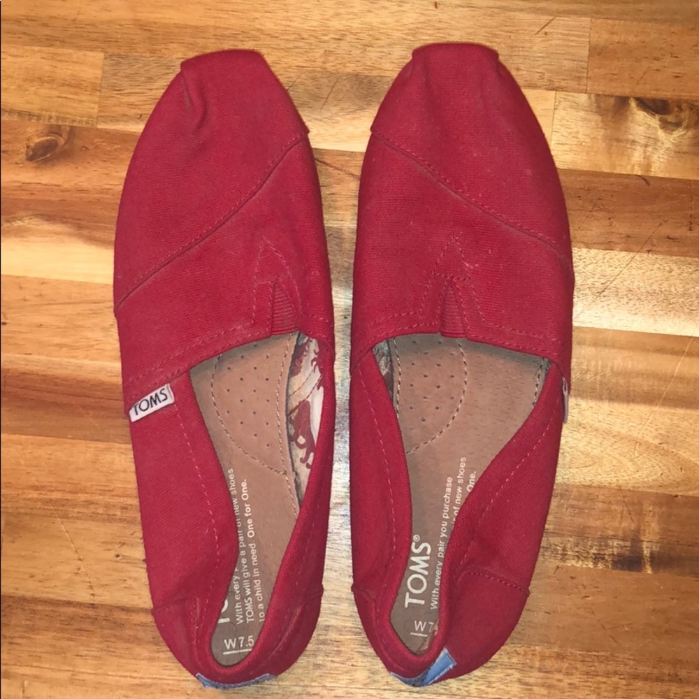 Tom's womens red shoe